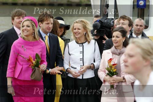 Makkum en Franeker30 april 2008
Koninginnedag 2008 met Koningin Beatrix Prins Willem Alexander Friso Constantijn Maurits Floris Pieter Christiaan Pieter v Vollenhoven en de prinsessen Maxima Laurentien Mabel Aimee Anita Margriet en Marilene.
Peter Smulders bv