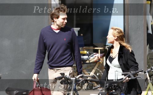 Amsterdam 2 mei 2008
Prinses Margarita en haar verloofde / vriend Tjalling winkelen op de pc hooftstraat op de dag waarvan verteld werd dat ze zouden trouwen.
Peter Smulders bv