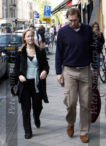 Amsterdam 2 mei 2008
Prinses Margarita en haar verloofde / vriend Tjalling winkelen op de pc hooftstraat op de dag waarvan verteld werd dat ze zouden trouwen.
Peter Smulders bv