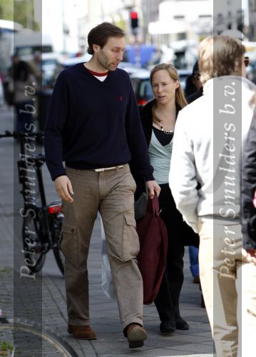 Amsterdam 2 mei 2008
Prinses Margarita en haar verloofde / vriend Tjalling winkelen op de pc hooftstraat op de dag waarvan verteld werd dat ze zouden trouwen.
Peter Smulders bv