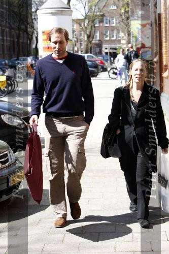 Amsterdam 2 mei 2008
Prinses Margarita en haar verloofde / vriend Tjalling winkelen op de pc hooftstraat op de dag waarvan verteld werd dat ze zouden trouwen.
Peter Smulders bv