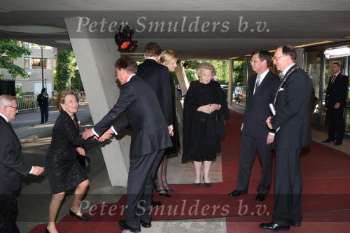 Apeldoorn, 8 Mei 2009
Speciale Herdenkingsdienst voor de slachtoffers van de ramp op Koninginnedag
Veel Politie, overal afzettingen met grote betonblokken.
Prinses Margriet
Foto Peter Smulders