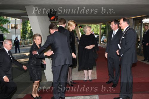 Apeldoorn, 8 Mei 2009
Speciale Herdenkingsdienst voor de slachtoffers van de ramp op Koninginnedag
Veel Politie, overal afzettingen met grote betonblokken.
Prinses Margriet
Foto Peter Smulders