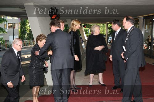 Apeldoorn, 8 Mei 2009
Speciale Herdenkingsdienst voor de slachtoffers van de ramp op Koninginnedag
Veel Politie, overal afzettingen met grote betonblokken.
Prinses Margriet
Foto Peter Smulders
