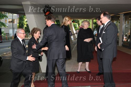Apeldoorn, 8 Mei 2009
Speciale Herdenkingsdienst voor de slachtoffers van de ramp op Koninginnedag
Veel Politie, overal afzettingen met grote betonblokken.
Prinses Margriet
Foto Peter Smulders
