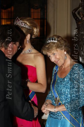 Den Haag 22 april 2009
Diner met de koninklijke familie van zweden en nederland. Aanwezig waren Prinses Maxima Koningin Beatrix Prins Willem Alexander Prinses Margriet Koning Carl Gustav en Koningin Silvia.
Peter Smulders bv
