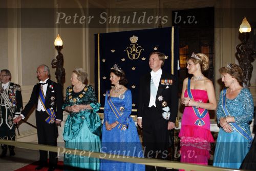 Den Haag 22 april 2009
Diner met de koninklijke familie van zweden en nederland. Aanwezig waren Prinses Maxima Koningin Beatrix Prins Willem Alexander Prinses Margriet Koning Carl Gustav en Koningin Silvia.
Peter Smulders bv
