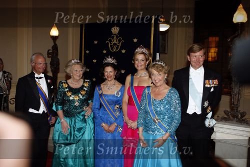 Den Haag 22 april 2009
Diner met de koninklijke familie van zweden en nederland. Aanwezig waren Prinses Maxima Koningin Beatrix Prins Willem Alexander Prinses Margriet Koning Carl Gustav en Koningin Silvia.
Peter Smulders bv