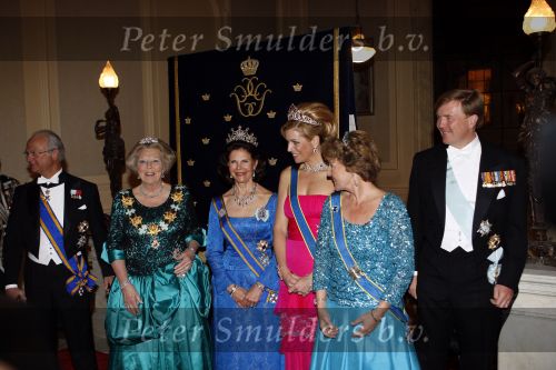 Den Haag 22 april 2009
Diner met de koninklijke familie van zweden en nederland. Aanwezig waren Prinses Maxima Koningin Beatrix Prins Willem Alexander Prinses Margriet Koning Carl Gustav en Koningin Silvia.
Peter Smulders bv