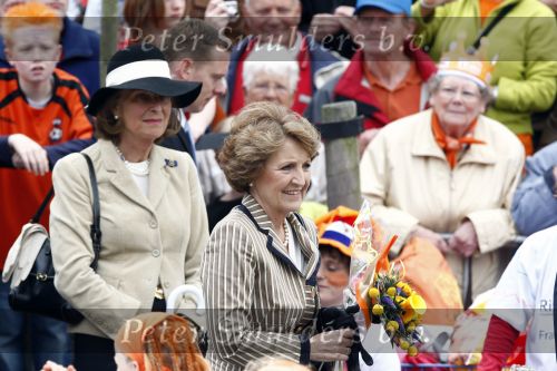 Makkum en Franeker30 april 2008
Koninginnedag 2008 met Koningin Beatrix Prins Willem Alexander Friso Constantijn Maurits Floris Pieter Christiaan Pieter v Vollenhoven en de prinsessen Maxima Laurentien Mabel Aimee Anita Margriet en Marilene.
Peter Smulders bv