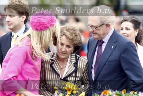 Makkum en Franeker30 april 2008
Koninginnedag 2008 met Koningin Beatrix Prins Willem Alexander Friso Constantijn Maurits Floris Pieter Christiaan Pieter v Vollenhoven en de prinsessen Maxima Laurentien Mabel Aimee Anita Margriet en Marilene.
Peter Smulders bv
