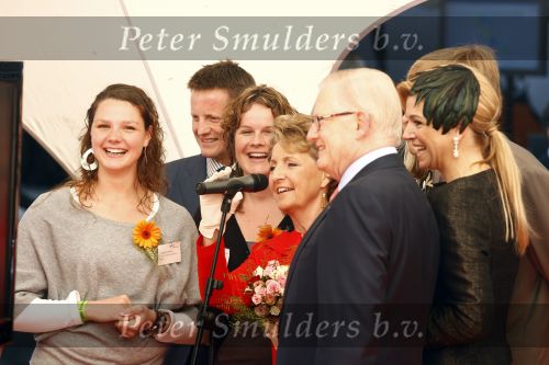 Apeldoorn 30 april 2009
Koninginnedag 2009 in apeldoorn met Koningin Beatrix Pieter v Vollenhoven Prinses Margriet Maxima Prins Willem Alexander Prins Constantijn Prinses Laurentien Prinses Mabel Prins Friso Prins Maurits Prinses Marilene Prins Pieter Christiaan Prinses Anita Prins Floris een zwangere Prinses Aimee en Prinses Annette. s middags probeerde een dwaas een aanslag te plegen op de koninklijke familie waarbij meerdere doden vielen.
Peter Smulders bv