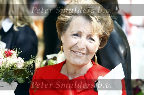 Apeldoorn 30 april 2009
Koninginnedag 2009 in apeldoorn met Koningin Beatrix Pieter v Vollenhoven Prinses Margriet Maxima Prins Willem Alexander Prins Constantijn Prinses Laurentien Prinses Mabel Prins Friso Prins Maurits Prinses Marilene Prins Pieter Christiaan Prinses Anita Prins Floris een zwangere Prinses Aimee en Prinses Annette. s middags probeerde een dwaas een aanslag te plegen op de koninklijke familie waarbij meerdere doden vielen.
Peter Smulders bv
