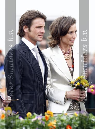 Makkum en Franeker30 april 2008
Koninginnedag 2008 met Koningin Beatrix Prins Willem Alexander Friso Constantijn Maurits Floris Pieter Christiaan Pieter v Vollenhoven en de prinsessen Maxima Laurentien Mabel Aimee Anita Margriet en Marilene.
Peter Smulders bv