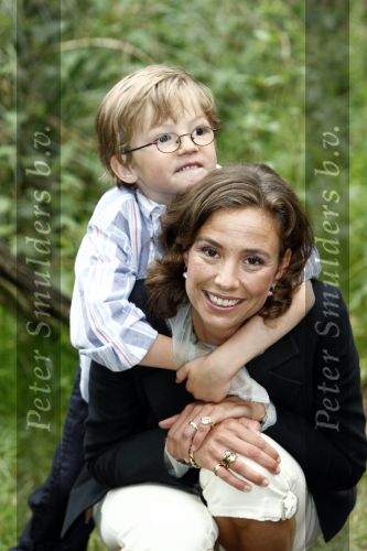 Apeldoorn 30 mei 2008
Prinses Marilen en hun kinderen tijdens fotoshoot vanwege 10 jarig huwelijk in de apenheul.