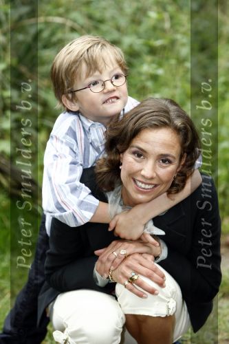 Apeldoorn 30 mei 2008
Prinses Marilen en hun kinderen tijdens fotoshoot vanwege 10 jarig huwelijk in de apenheul.