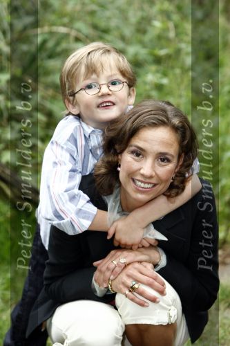 Apeldoorn 30 mei 2008
Prinses Marilen en hun kinderen tijdens fotoshoot vanwege 10 jarig huwelijk in de apenheul.