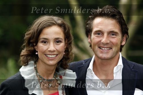 Apeldoorn 30 mei 2008
Prinses Marilen en hun kinderen tijdens fotoshoot vanwege 10 jarig huwelijk in de apenheul.