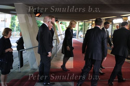 Apeldoorn, 8 Mei 2009
Speciale Herdenkingsdienst voor de slachtoffers van de ramp op Koninginnedag
Veel Politie, overal afzettingen met grote betonblokken.
Prinses Maxima
Foto Peter Smulders