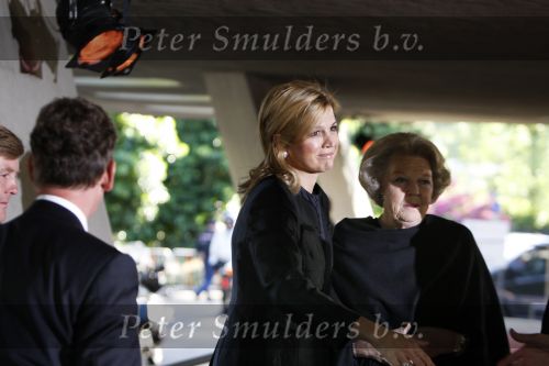 Apeldoorn, 8 Mei 2009
Speciale Herdenkingsdienst voor de slachtoffers van de ramp op Koninginnedag
Veel Politie, overal afzettingen met grote betonblokken.
Prinses Maxima
Foto Peter Smulders