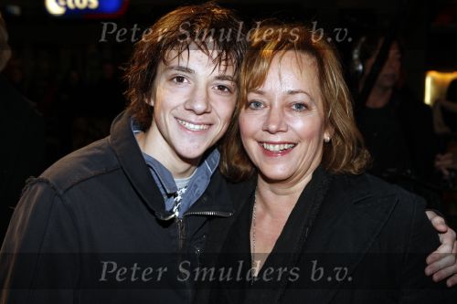 Amsterdam 19 november 2007
Premiere van de scheepsjongens van de bontekoe in tuschinski.Quinten Schram met zijn moeder Maria Peters
Peter Smulders bv