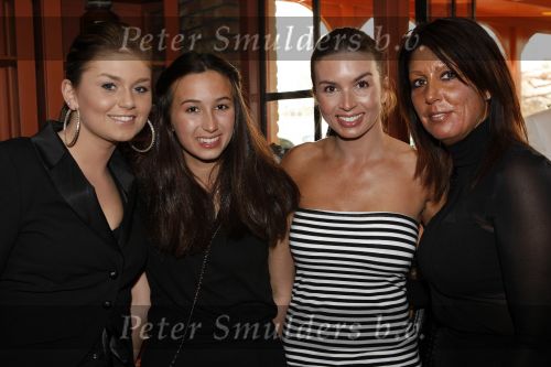 de Meern 6 april 2009
Charity Diiner SOS horse foundation. Roxeanne Hazes met Rachel en Rossana Lima Kluivert met dochter Demi
Peter Smulders bv