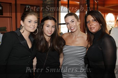 de Meern 6 april 2009
Charity Diiner SOS horse foundation. Roxeanne Hazes met Rachel en Rossana Lima Kluivert met dochter Demi
Peter Smulders bv