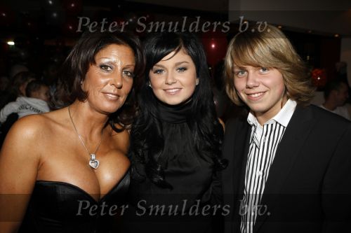 Vinkeveen 18 januari 2009
Roxeanne Hazes viert haar 16 e verjaardag in Roekz in Vinkeveen. raChel met vriend en Roxeanne en Andre jr
Peter Smulders bv