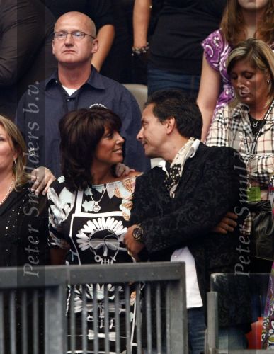 Amsterdam 26 mei 2008
 Rachel Hazes met haar neef tijdens het meezing concert van Andre Hazes in de arena.