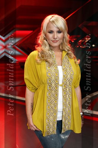 Hilversum 4 mei 2009
De 3 finalisten van x factor Lisa Rachel en Jamal met hun coaches Stacey Rookhuizen en Angela Groothuizen.
Peter Smulders bv