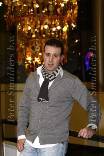 Breda 11 februari 2009
De marokaanse zanger Rachid bij hotel Princeville.
Peter Smulders bv