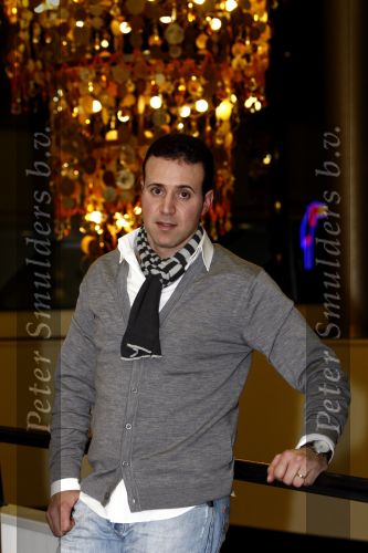 Breda 11 februari 2009
De marokaanse zanger Rachid bij hotel Princeville.
Peter Smulders bv