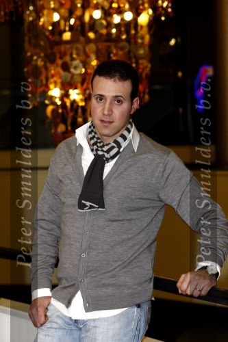 Breda 11 februari 2009
De marokaanse zanger Rachid bij hotel Princeville.
Peter Smulders bv
