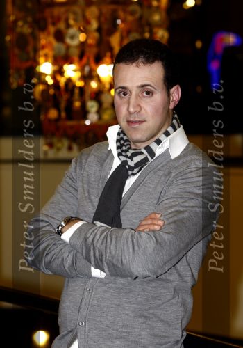 Breda 11 februari 2009
De marokaanse zanger Rachid bij hotel Princeville.
Peter Smulders bv