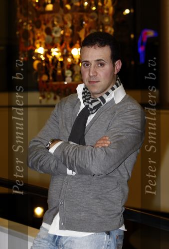Breda 11 februari 2009
De marokaanse zanger Rachid bij hotel Princeville.
Peter Smulders bv