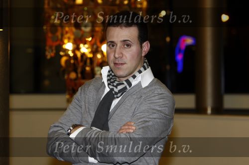 Breda 11 februari 2009
De marokaanse zanger Rachid bij hotel Princeville.
Peter Smulders bv