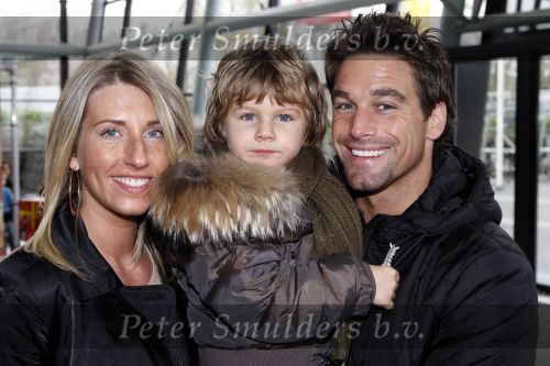 Rotterdam 25 november 2007
Premiere Feest van sinterklaas in ahoy. raymond Havelaar met vrouw en zoon