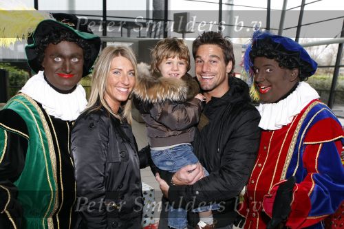 Rotterdam 25 november 2007
Premiere Feest van sinterklaas in ahoy. raymond Havelaar met vrouw en zoon