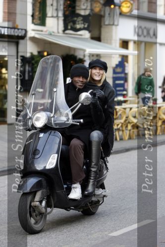 Amsterdam 8 januari 2008
Regilio Tuur met vriendin Josh op vespa scooter op de pc hooftstraat.