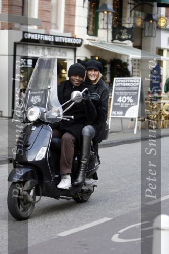Amsterdam 8 januari 2008
Regilio Tuur met vriendin Josh op vespa scooter op de pc hooftstraat.