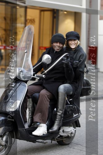 Amsterdam 8 januari 2008
Regilio Tuur met vriendin Josh op vespa scooter op de pc hooftstraat.