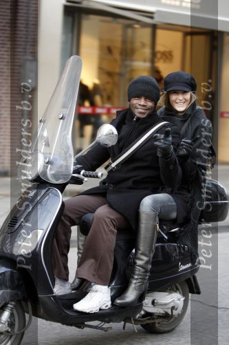 Amsterdam 8 januari 2008
Regilio Tuur met vriendin Josh op vespa scooter op de pc hooftstraat.