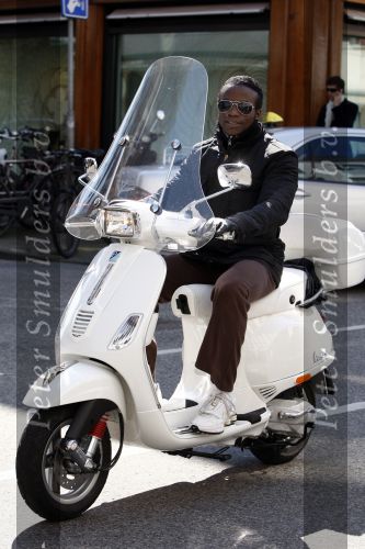 Amsterdam 9 april 2008
Regilio Tuur op zijn nieuwe vespa scooter.