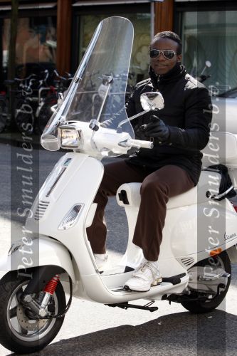 Amsterdam 9 april 2008
Regilio Tuur op zijn nieuwe vespa scooter.