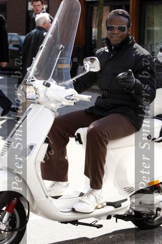 Amsterdam 9 april 2008
Regilio Tuur op zijn nieuwe vespa scooter.