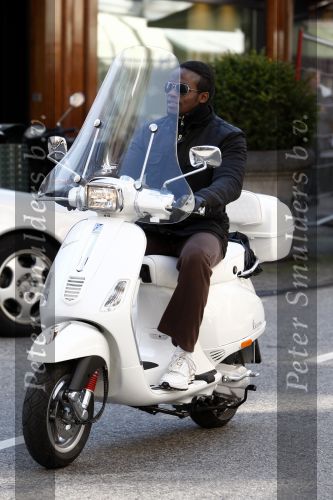 Amsterdam 9 april 2008
Regilio Tuur op zijn nieuwe vespa scooter.