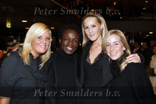 Rotterdam 25 oktober 2007
Premiere Holiday on ice in ahoy. Regilio Tuur met vriendin Josh
