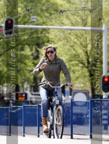Amsterdam 1 mei 2008
Regina Romein op de fiets .
Peter Smulders bv