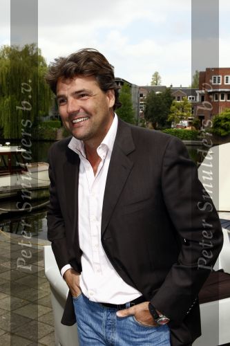 Amsterdam 23 april 2009
Persconferentie ivm de film er komt een vrouw bij de dokter naar het boek van Kluun bij het Hilton. Reinout Oerlemans gaat het regisseren en Anna Drijver Carice v Houten en Barry Atsma gaan de hoofdrollen spelen.
Peter Smulders bv