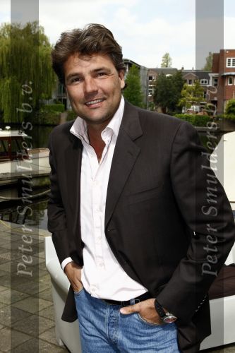 Amsterdam 23 april 2009
Persconferentie ivm de film er komt een vrouw bij de dokter naar het boek van Kluun bij het Hilton. Reinout Oerlemans gaat het regisseren en Anna Drijver Carice v Houten en Barry Atsma gaan de hoofdrollen spelen.
Peter Smulders bv